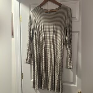 Old Navy Cream and Navy Striped Long Sleeve Dress